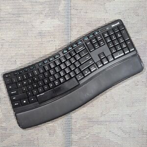 Microsoft Sculpt Comfort Wireless Keyboard KGR1173 – Ergonomic, Wrist Rest